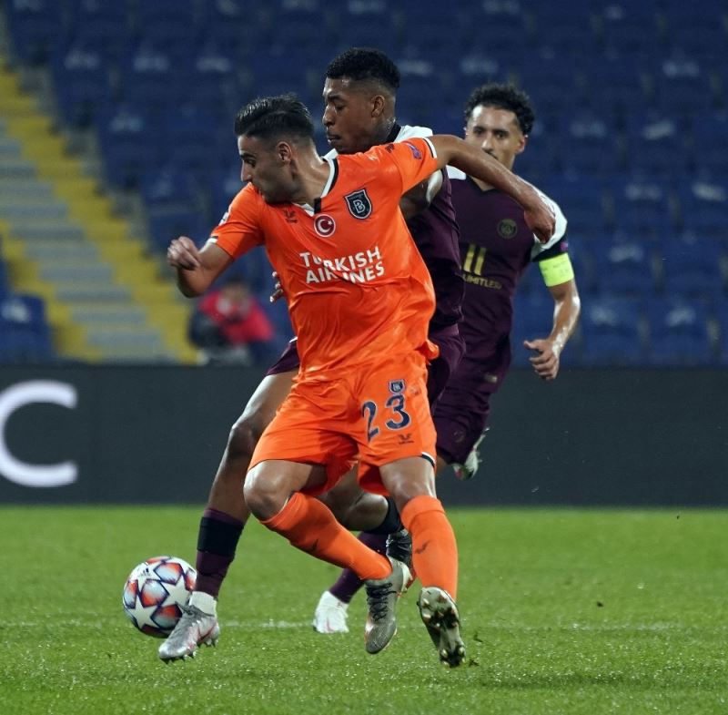 UEFA Şampiyonlar Ligi: M. Başakşehir: 0 - Paris Saint-Germain: 0 (İlk yarı)
