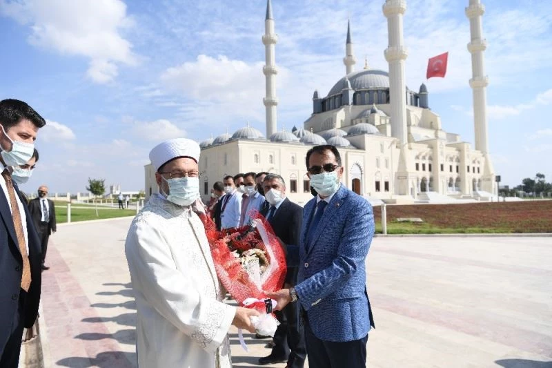 Diyanet İşleri Başkanı Erbaş, Lefkoşa’da Hala Sultan Cami Aile ve Gençlik Merkezinin açılışını yaptı

