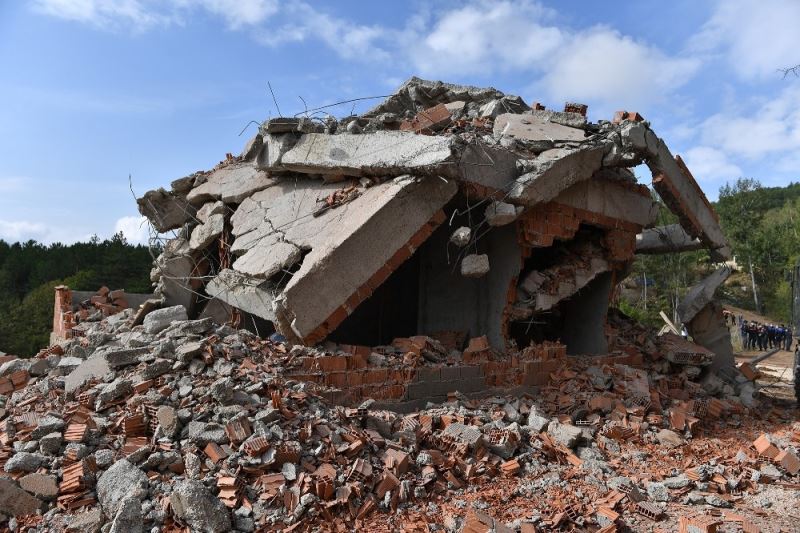 Uludağ’an eteğindeki kaçak yapılar yıkıldı
