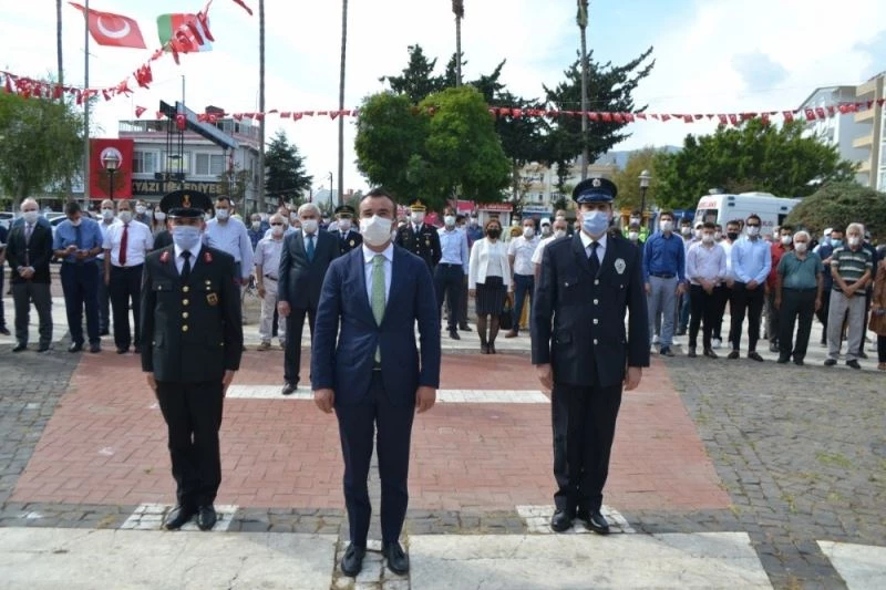 Bozyazı’da Cumhuriyet Bayramı kutlamaları çelenk sunumuyla başladı

