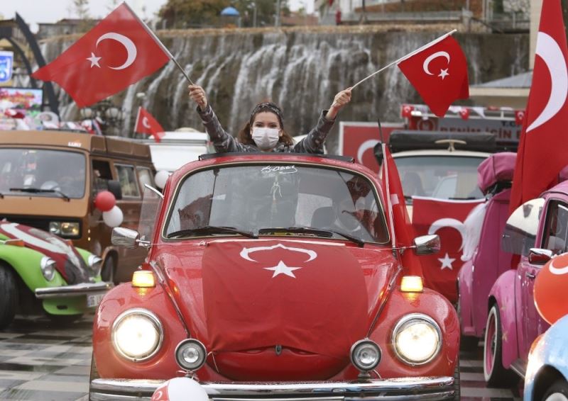 Keçiören’de klasik otomobillerden “29 Ekim Cumhuriyet Bayramı” konvoyu

