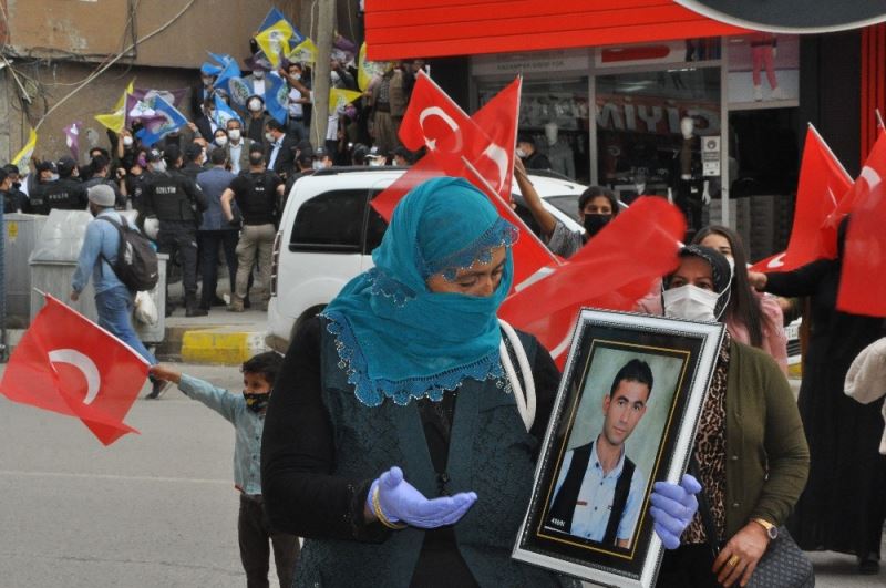 Şırnak anneleri HDP binasını ’Kahrolsun PKK’ sloganları ile inletti
