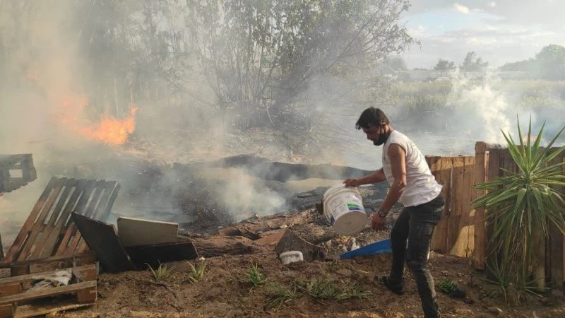 Antalya’da korkutan palmiye yangını
