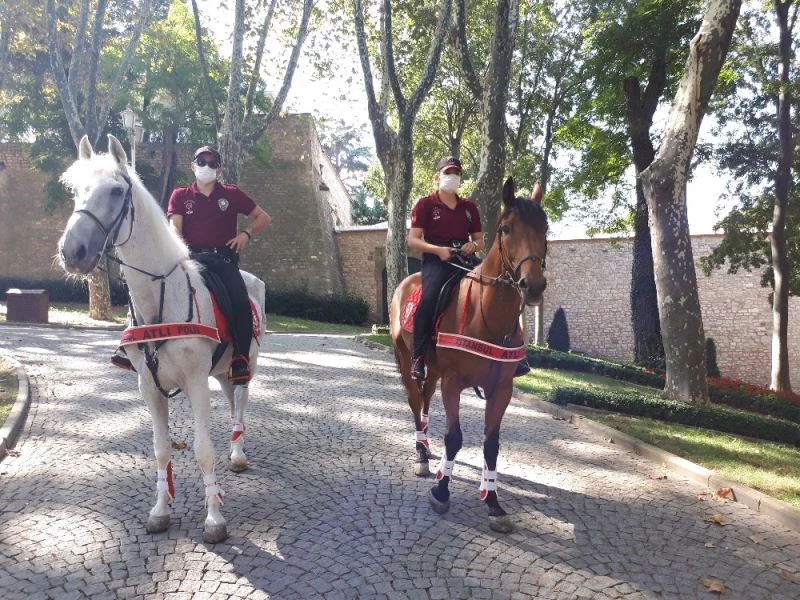 Atlı polisler Gülhane parkında denetim yaptı
