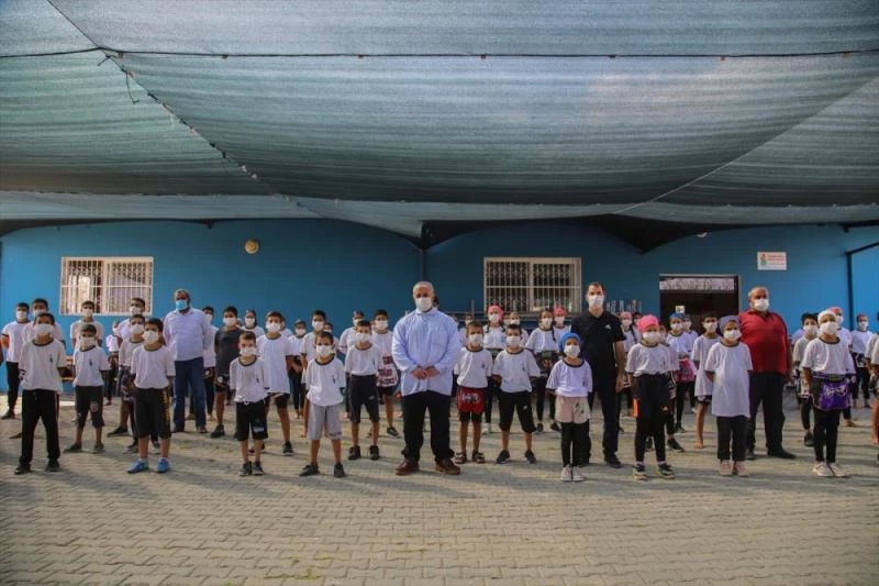 Hayırsever iş insanının yaptırdığı spor tesisisine gençler yoğun ilgi gösteriyor