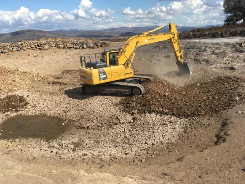 Düzlen’deki göletler temizleniyor
