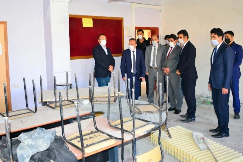 Vali Hüseyin Öner, Okullarda Sürdürülen Güçlendirme ve Yenileme Çalışmalarını Denetledi
