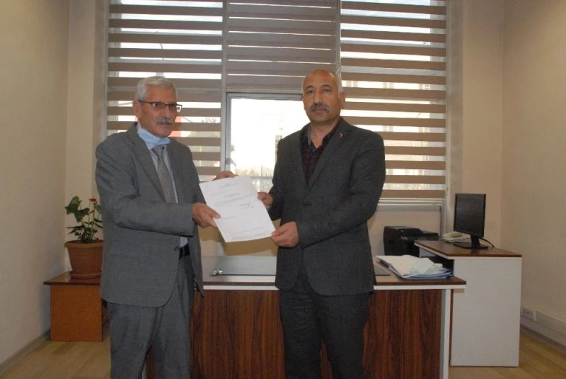 MHP Van İl Başkanı Güngöralp mazbatasını aldı
