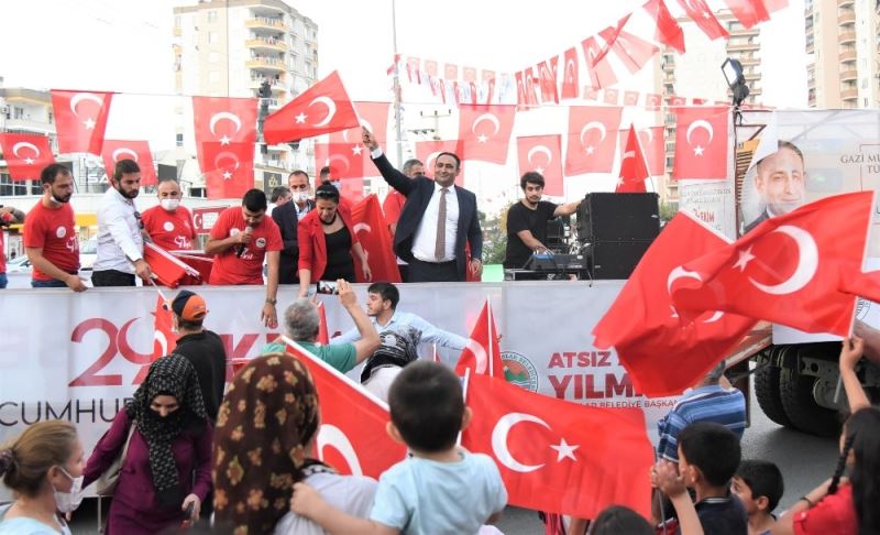 Mersin’de belediyelerden coşkulu cumhuriyet kutlaması
