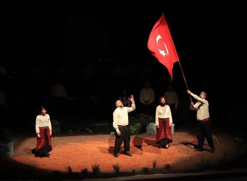 Pamukkale Belediyesinden ‘İşgalden Cumhuriyete’ özel gösterisi
