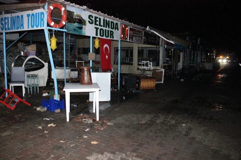 Tsunami, Sığacık’ı yerle bir etti
