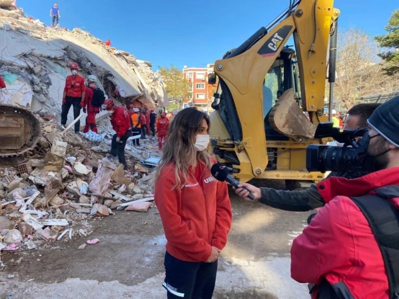 Enkaz altında böyle kurtarılmayı bekledi: 