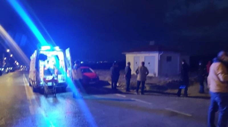 Arazi aracı ile ormanlık alanda geziye çıkan 2 arkadaş kaza yaptı
