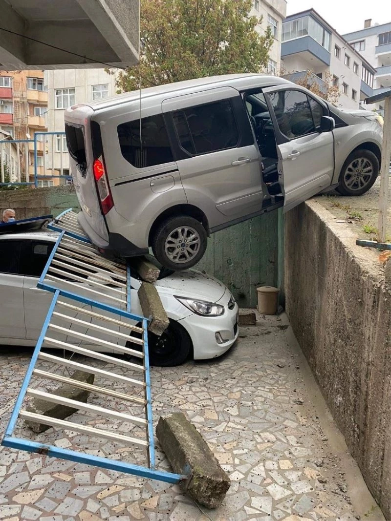 Aracının el frenini çekmeyi unutunca...
