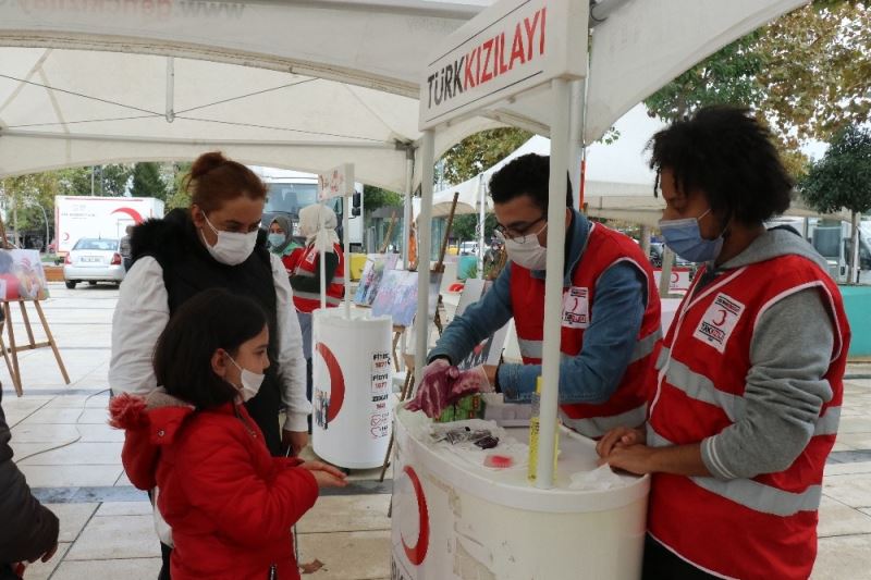 Kızılay haftasında çocuklar hijyen ve deprem konusunda bilinçlendirildi
