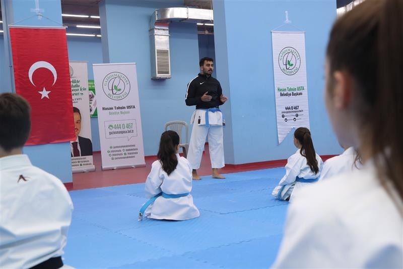 Milli karateci Fatih Sadullah Selman, Gaziosmanpaşalı sporcularla buluştu
