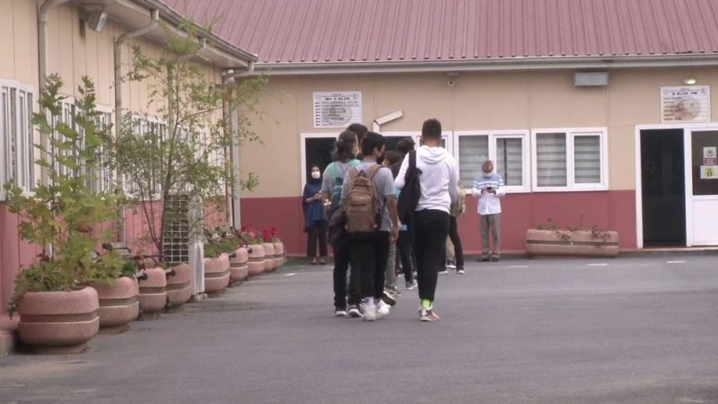 Liselerde yüz yüze eğitim böyle başladı
