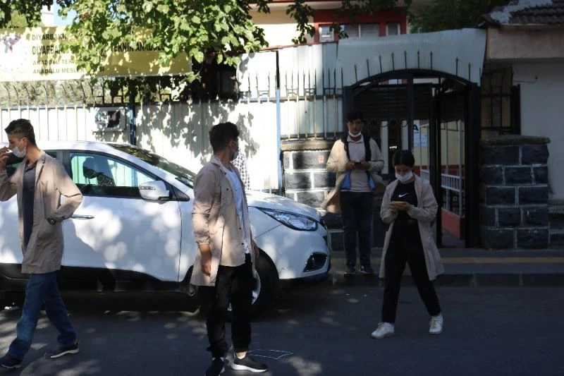 Meslek liseleri açıldı, öğrenciler okulun yolunu tutu
