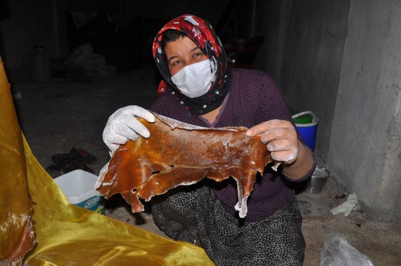 (Özel haber) Geleneksel yöntemlerle üzüm pestile dönüşüyor
