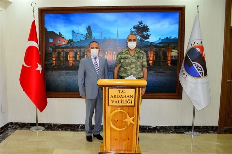 9’ncu Kolordu Komutanı Tümgeneral Erhan Uzun, Vali  Hüseyin Öner’e nezaket ziyaretinde bulundu
