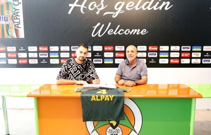 Beşiktaşlı genç stoper Alpay Çelebi, Alanyaspor’da
