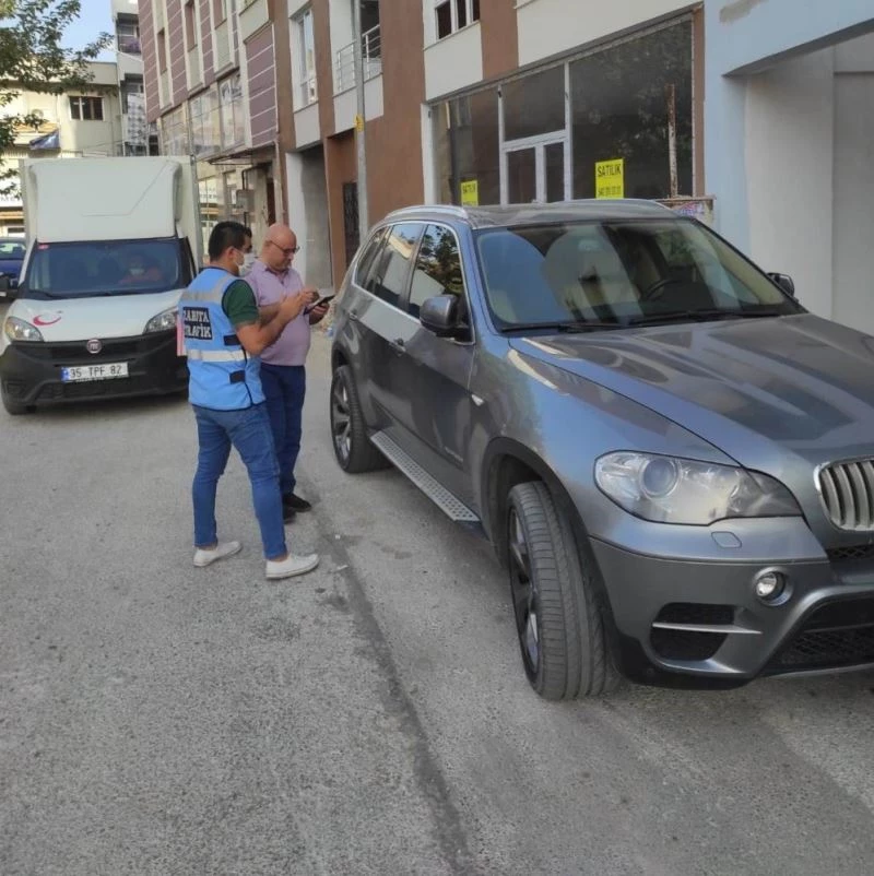 Kordon’da bisiklet yoluna giren jip sürücüsüne cezai işlem
