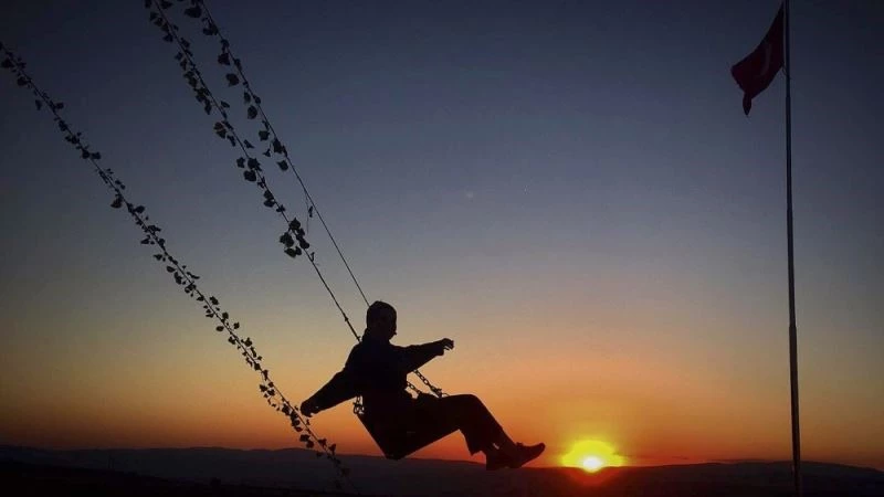 Dinek Dağı’nda gün doğumu güzelliği objektiflere yansıdı
