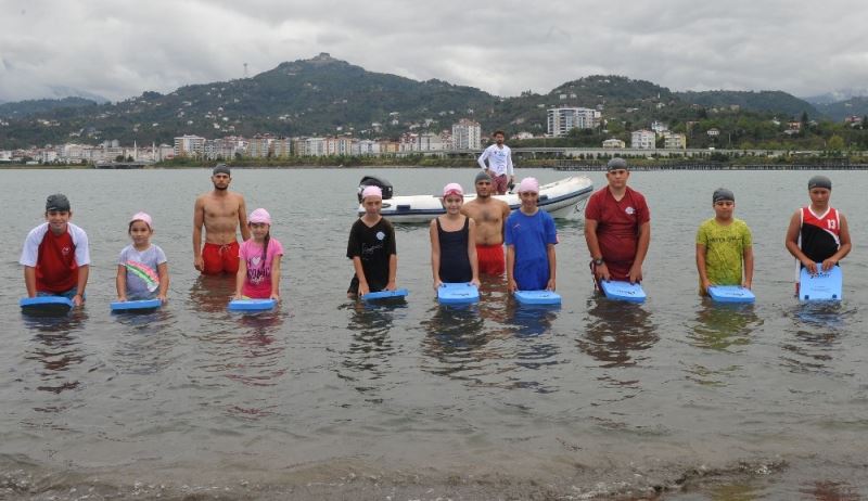 ‘Yüzme Bilmeyen Kalmasın Projesi’ ile sadece bu yıl ülke genelinde yüz binlerce kişi yüzme öğrendi

