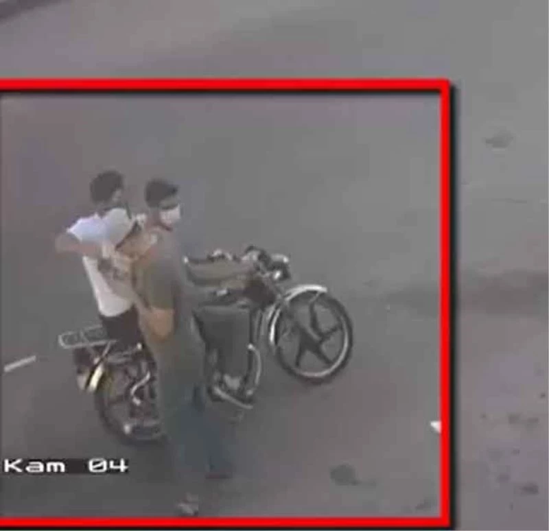 Motosikletli kapkaççılar güvenlik kamerasında
