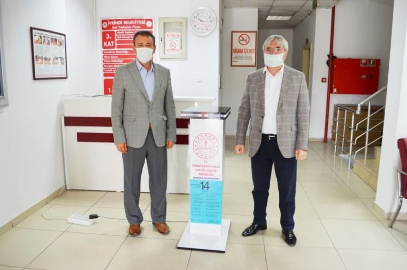 İvrindi’ de İlçe Milli Eğitim Müdürlüğü Temassız Dezenfektan Üretti
