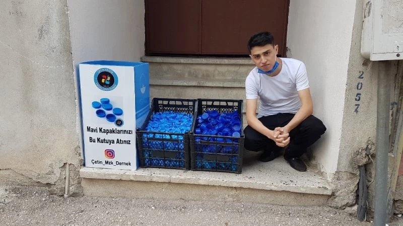 Yılda sekiz bin mavi kapakla engelli vatandaşlara yardım etti
