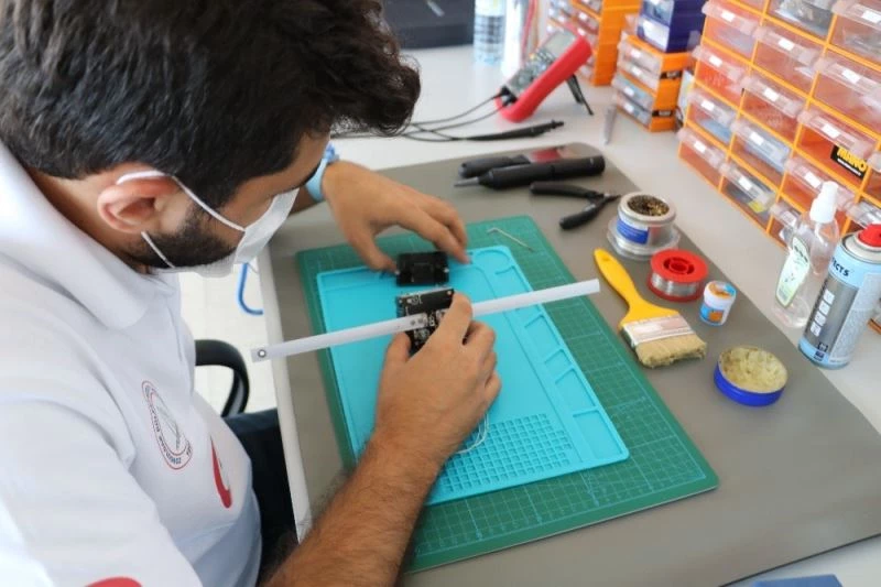 Türkiye’nin 5 santimetrelik ilk cep uydusu uzay yolcusu
