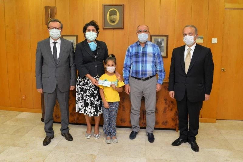 Torunu lösemiyi atlatan iş adamından LÖDER’e bağış
