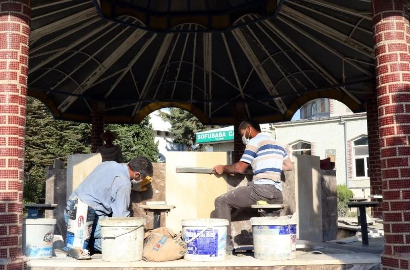 Van Büyükşehir, türbeleri onarıyor
