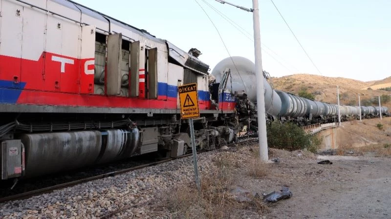 Yozgat Valisi Polat, tren kazası ile ilgili yetkililerden bilgi aldı
