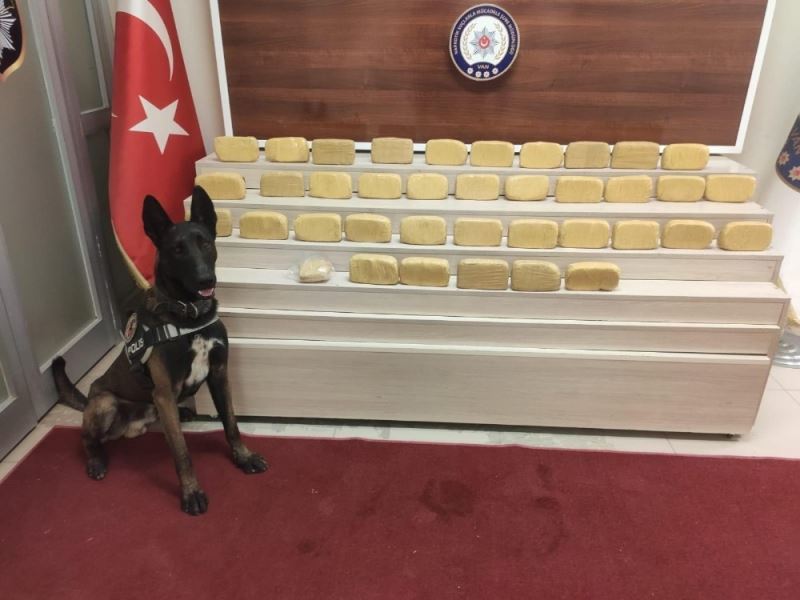 Van’da oto kılıfları içerisinde 19 kilo eroin ele geçirildi
