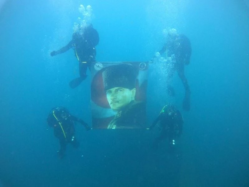 Azerbaycan’a destek için daldılar
