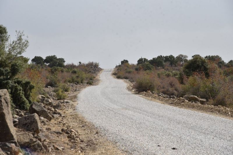 Demirci’de 2 yılda 200 kilometrelik yol asfaltla buluşturuldu
