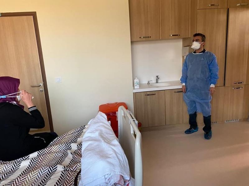 Erzurum İl Sağlık Müdürü Bedir’den sağlıkçılara moral ziyareti
