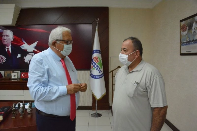 Posbıyık emekli olan Belediye işçisine altın hediye etti
