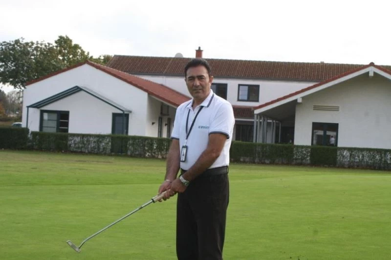 Ünlü golfçü geliri onlara bağışlayacak
