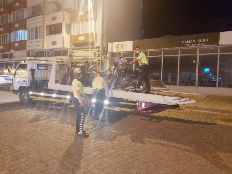 Burhaniye’de motosikletlere gece denetimi
