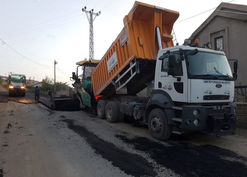 Van Büyükşehir, Mollakasım’da 9 kilometrelik yolu asfaltladı
