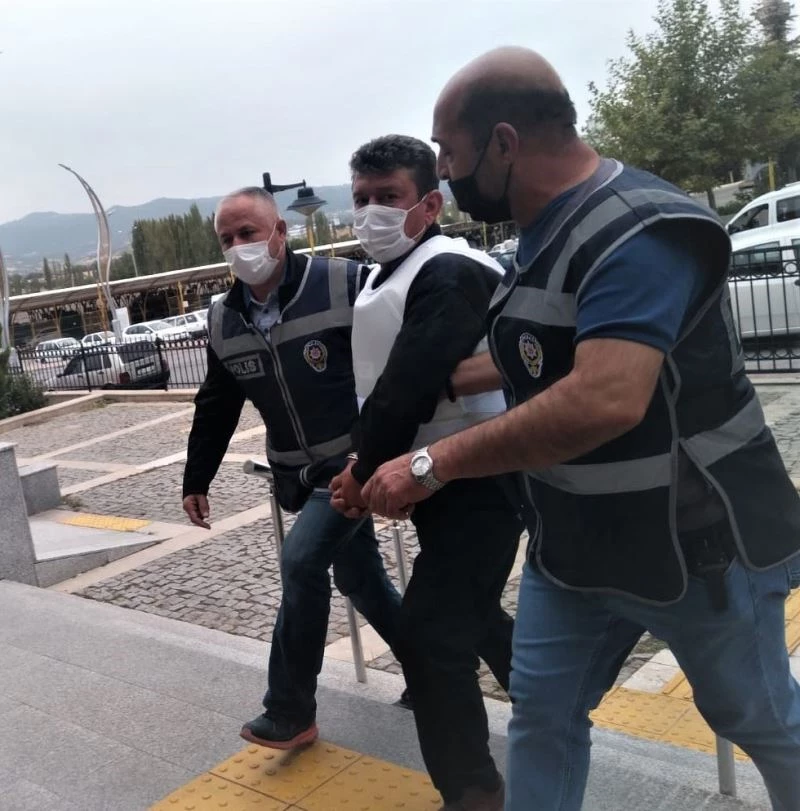 Canlı yayında kayınpederini öldürdüğünü itiraf eden zanlı tutuklandı
