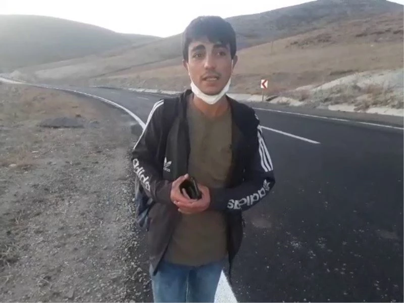 Okula gidebilmek için her gün 25 kilometre yolu yürüyor
