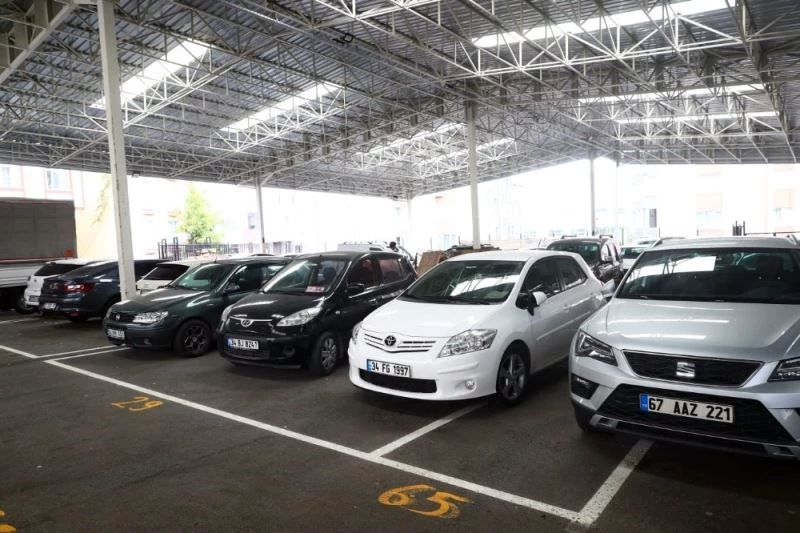 Bağcılar Belediyesi dolu tehlikesine karşı kapalı pazarları otoparka çevirdi
