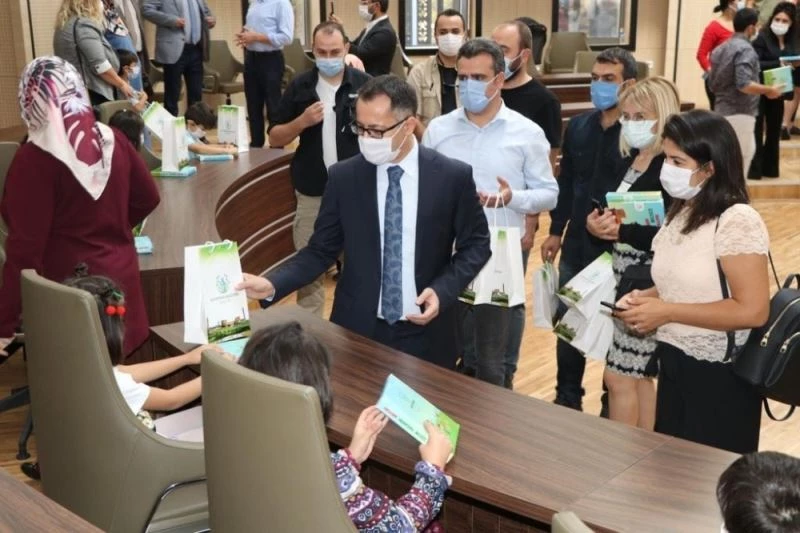 Kaymakam Koç çocuk yazarları kabul etti
