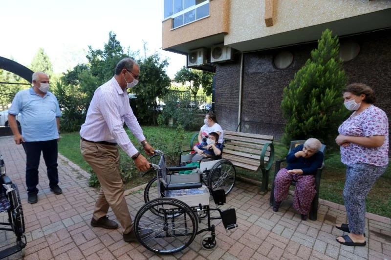 Engelli kardeşler tekerlekli sandalyelerine kavuştu
