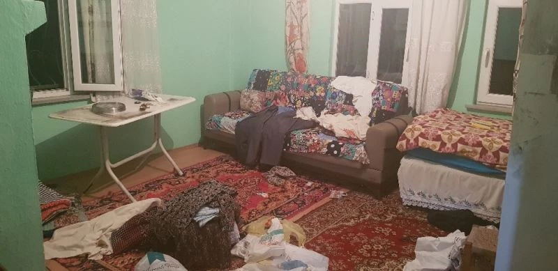 Hırsızlık için girdikleri evlerde konakladılar
