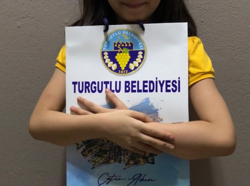 Turgutlu’da öğrenciler tabletleriyle buluşmaya başladı
